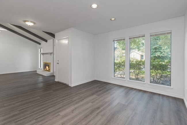 Building Photo - 4011 Flint Creek Dr