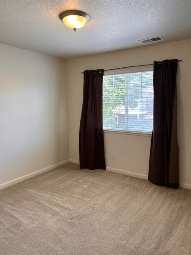 Building Photo - 1776 Waltzer Rd