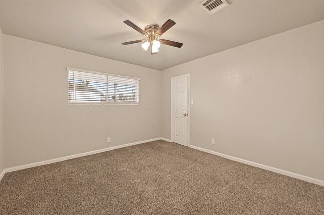 Building Photo - 10 Ferguson St