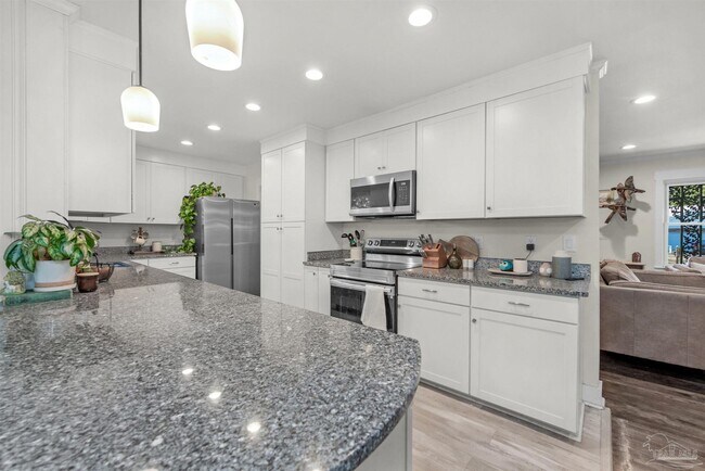 Building Photo - 1800 Foulis Dr