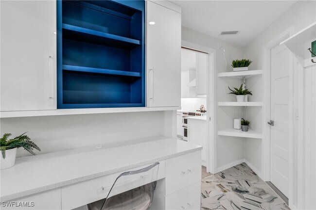 Building Photo - 2649 Longboat Dr