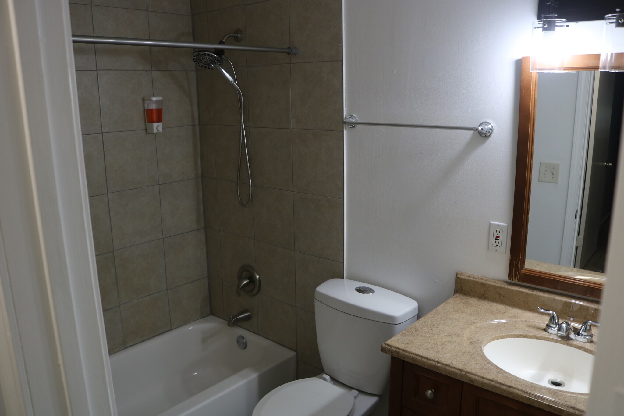 Building Photo - 3830 Kensingwood Trce