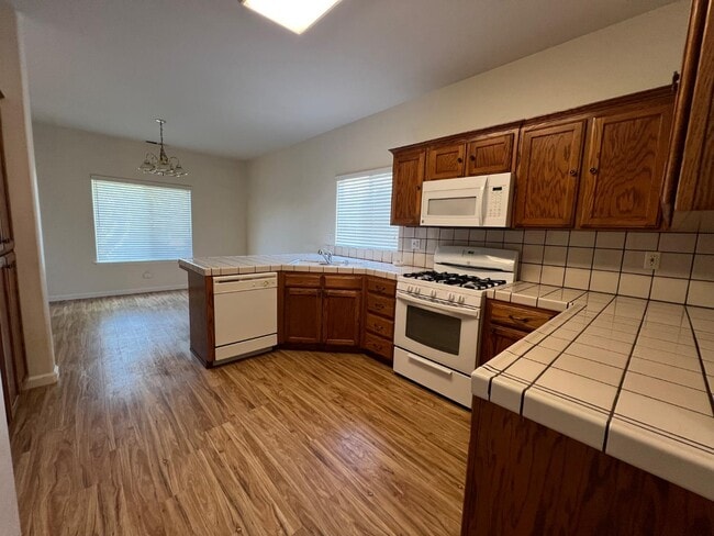 Building Photo - 623 W Meadow Ln
