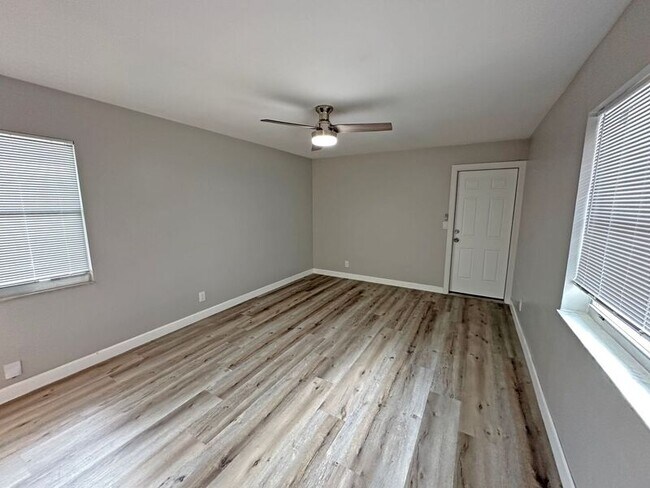 Building Photo - 10431 Pippin Ln