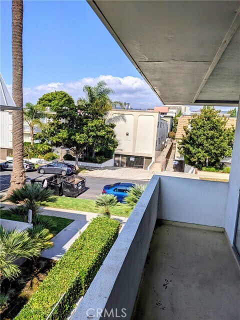 Building Photo - 11942 Darlington Ave