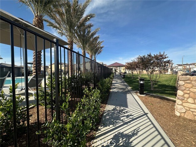 Building Photo - 30460 Arroyo Spgs St