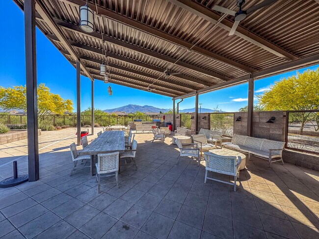 Building Photo - 4 Bedroom with new carpet and new interior paint in Saguaro Trails!