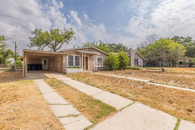 Building Photo - 875 Utopia Ln