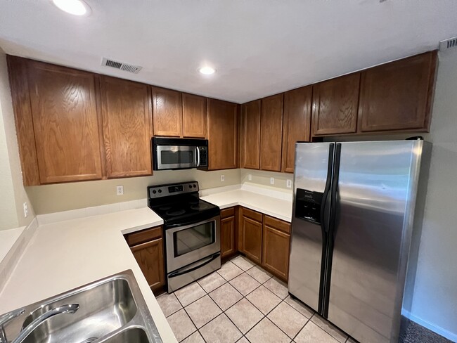 Building Photo - 5225 White Willow Dr