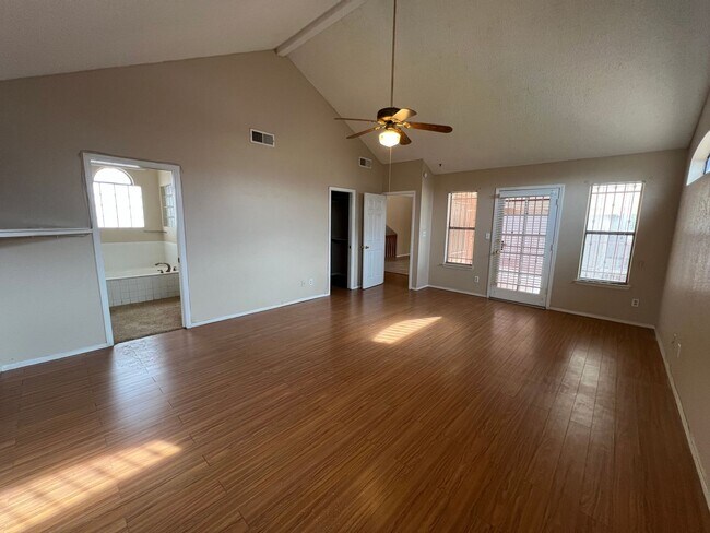 Building Photo - Incredible 4 bedroom, 2 1/2 bath home in East El Paso!!