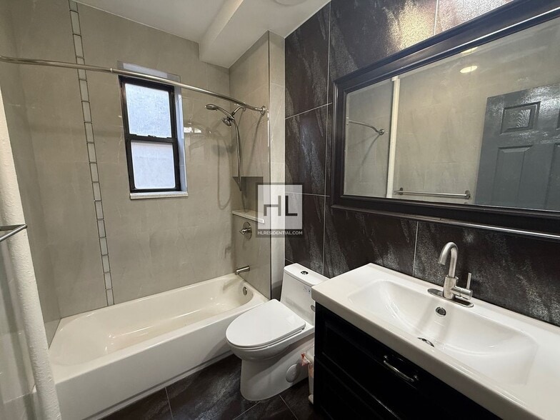 Building Photo - Brighton Beach 3BR | 30 Seconds to B/Q Train + Beach Access | Renovated Apartment
