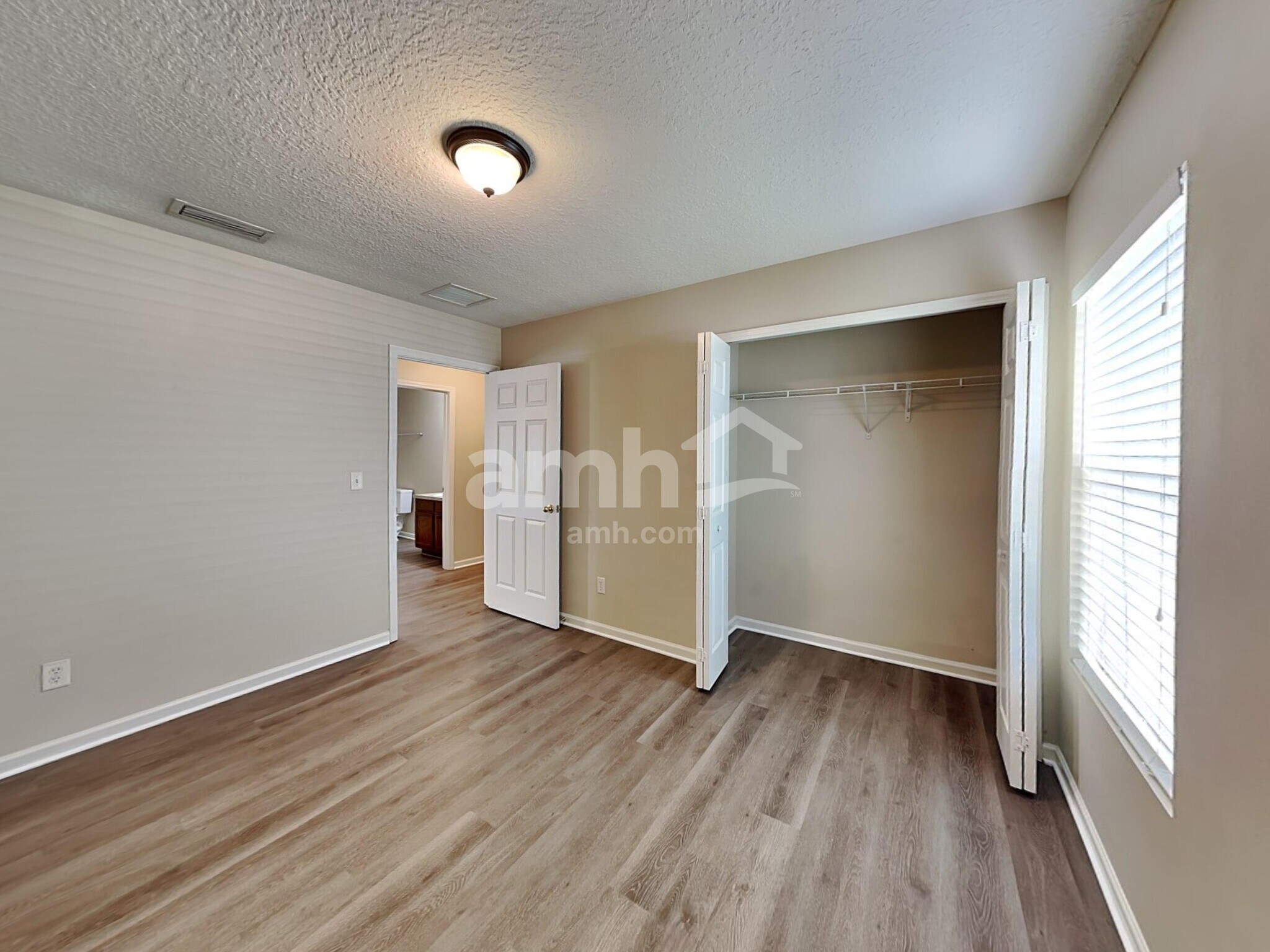 Building Photo - 11869 Hayden Lakes Cir