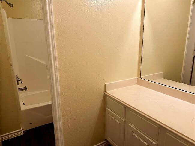 Building Photo - 15410 Apple Bloom Way