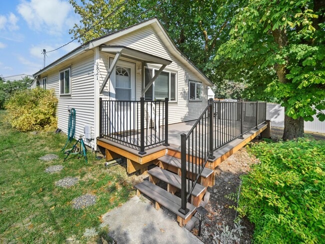 Building Photo - Cozy 1-Bedroom Rental – All Utilities Included! (Furnished)