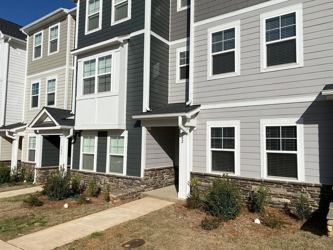 Building Photo - 702 Gimari Dr