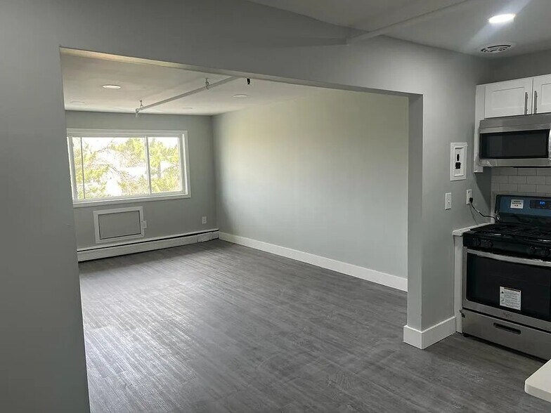 Building Photo - 544 Beachway Ave