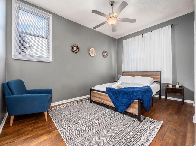 Building Photo - 164 E Mithoff St