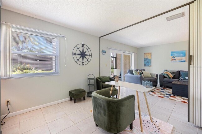 Building Photo - 634 Bird Bay Dr E
