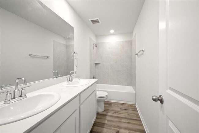 Building Photo - 104 Capella Wy