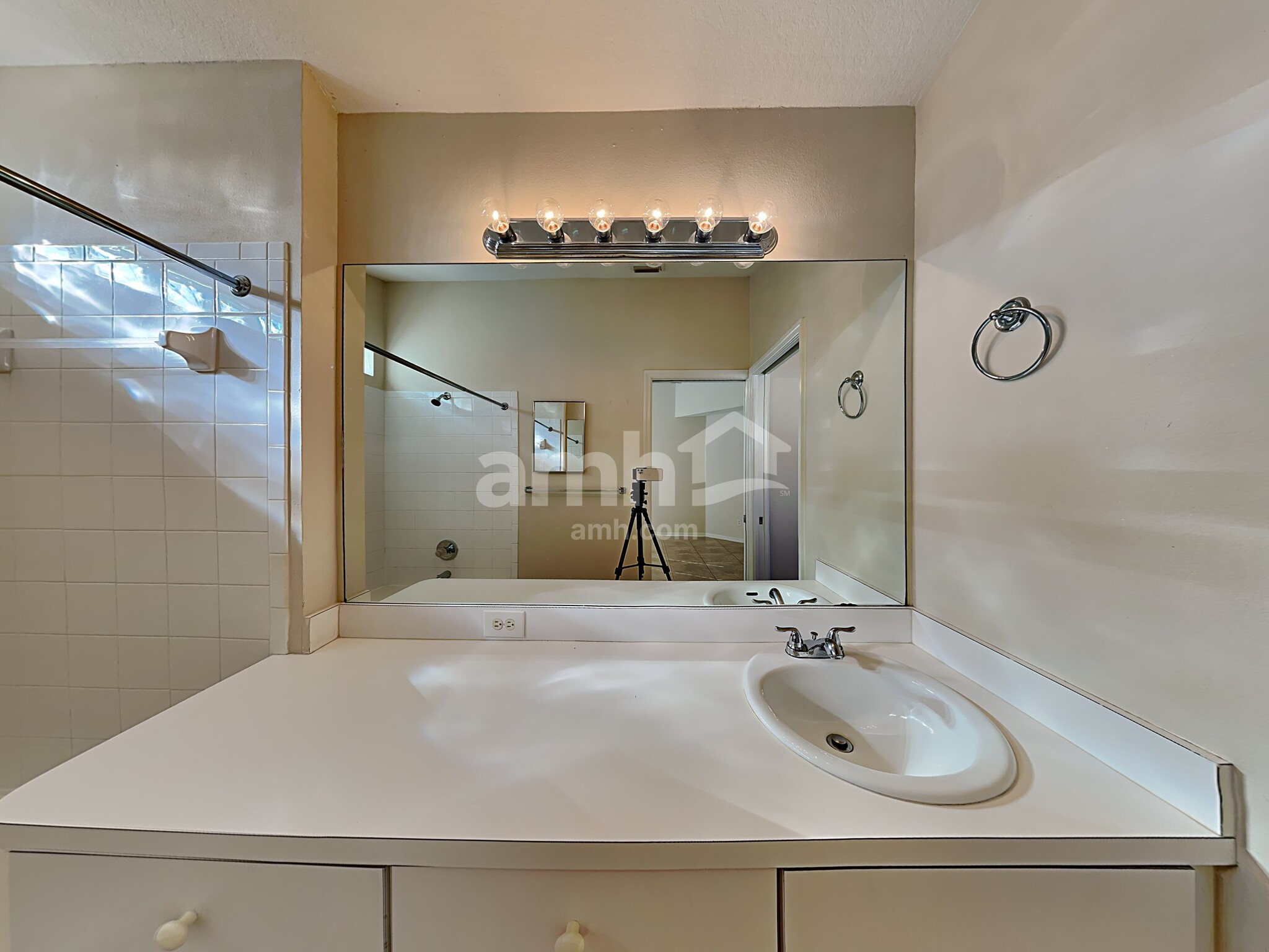 Building Photo - 6803 Summer Cove Dr