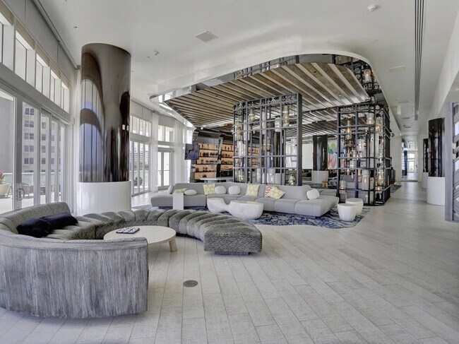 Building Photo - 3101 Bayshore Dr