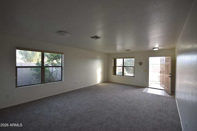 Building Photo - 2404 W Roeser Rd