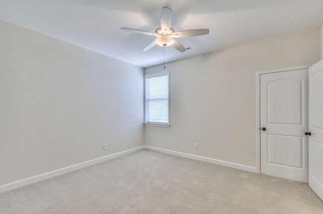 Building Photo - 9141 Holstein Dr