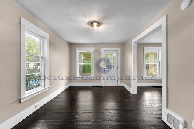 Building Photo - Remodeled 3BR + Flex Room | Steps from Leonard & Minutes to Downtown
