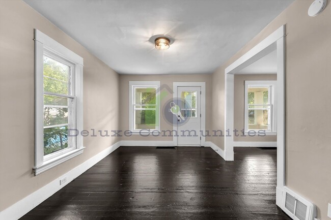 Building Photo - SHORT TERM LEASE!!! Beautiful Remodeled 3 Bedroom- West Side!
