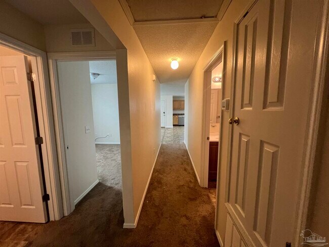 Building Photo - 8921 Camshire Cir
