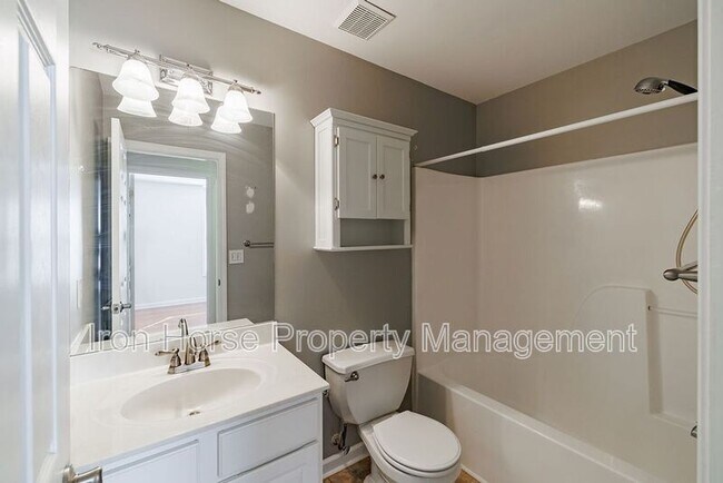 Building Photo - 160 Cedar Rock Trace