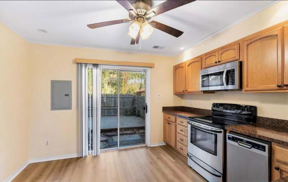 Kitchen - 68 Park Vallei Ln