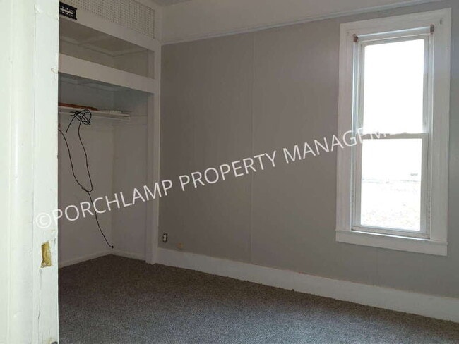 Building Photo - 541 W Grand Ave