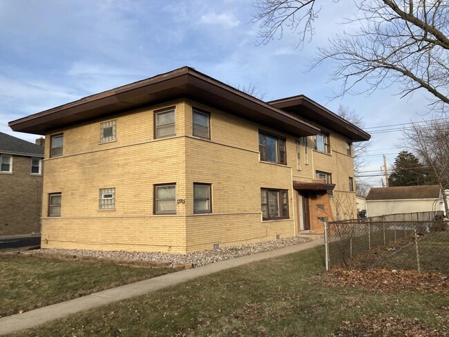Primary Photo - 17915 Wentworth Ave