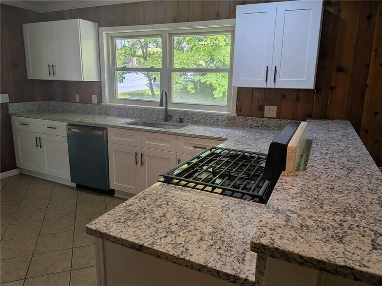 Building Photo - 1395 Siesta Ln