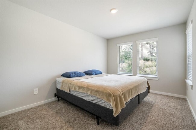 Building Photo - 14261 Lake Lodge Dr