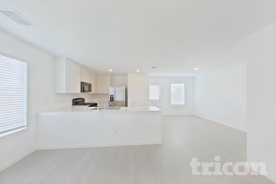 Building Photo - 1601 Parlier St