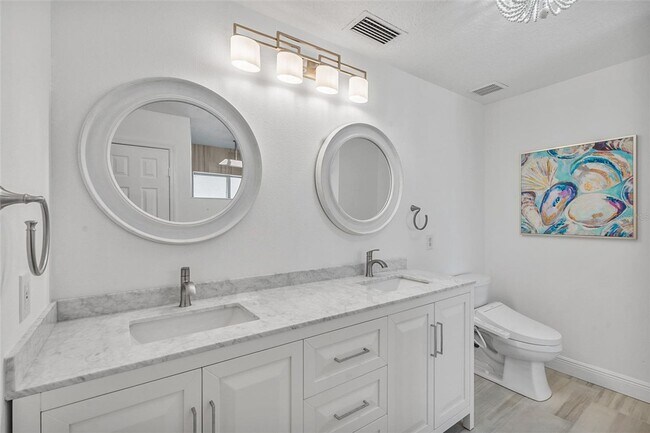 Building Photo - Stunning Custom Rental in Gated 55+ Royal ...