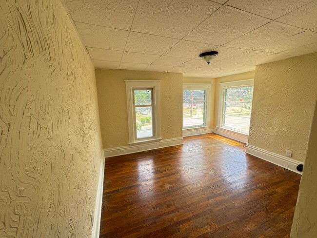 Building Photo - Large Four Bedroom Home!