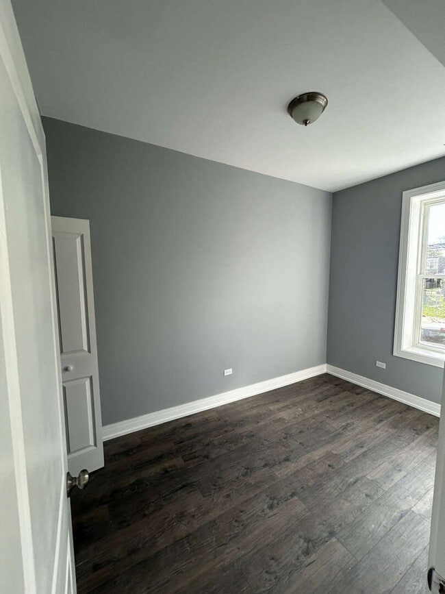 Building Photo - 1924 S Albany Ave