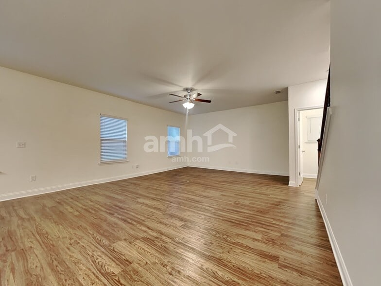 Building Photo - 3154 Creek Village Ln