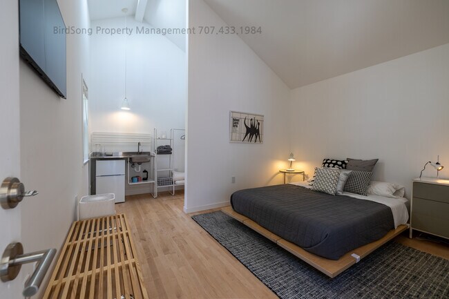 Building Photo - 13846 Village Ave