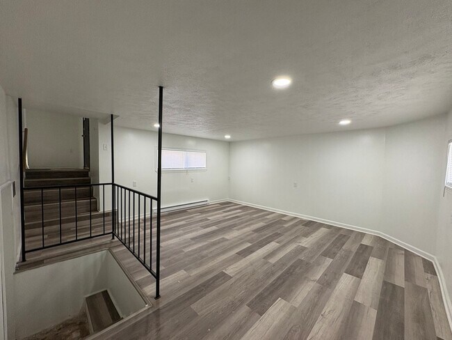 Building Photo - 1409 Kelly St