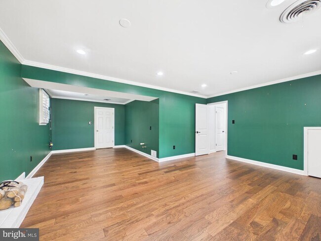Building Photo - 9201 Cherrytree Dr