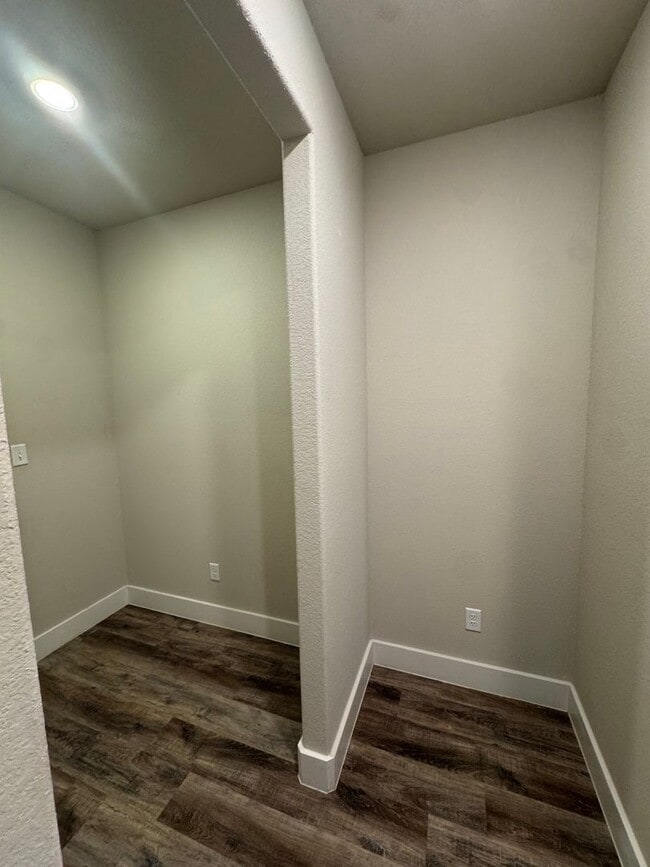 Building Photo - Move in NOW - Godley ISD - 3/2/2  - Newly ...