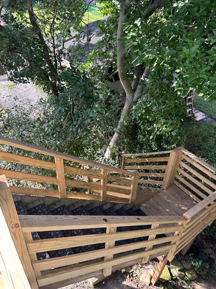 Private stairway - 519 Euclid Ave