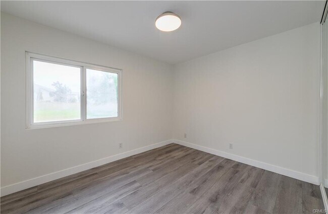 Building Photo - 27 Eden