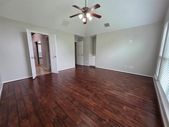 Building Photo - 5218 Cottonwood Creek Ln