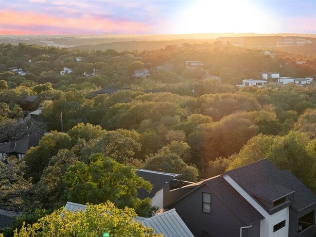 Building Photo - 2209 Rae Dell Ave