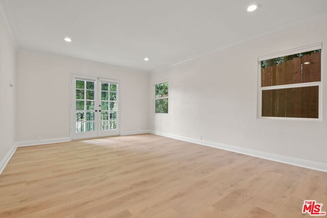 Building Photo - 500 Warner Ave